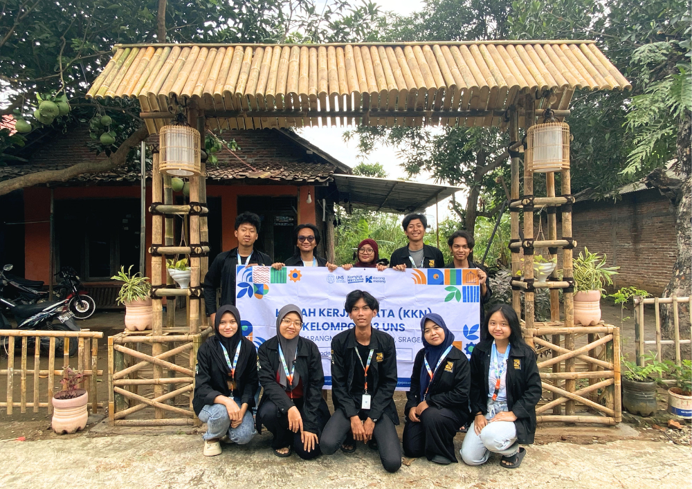 Peningkatan Estetika Desa Melalui Gerakan Pagar Asri dan Sangkar Cahaya di Desa Karangmalang